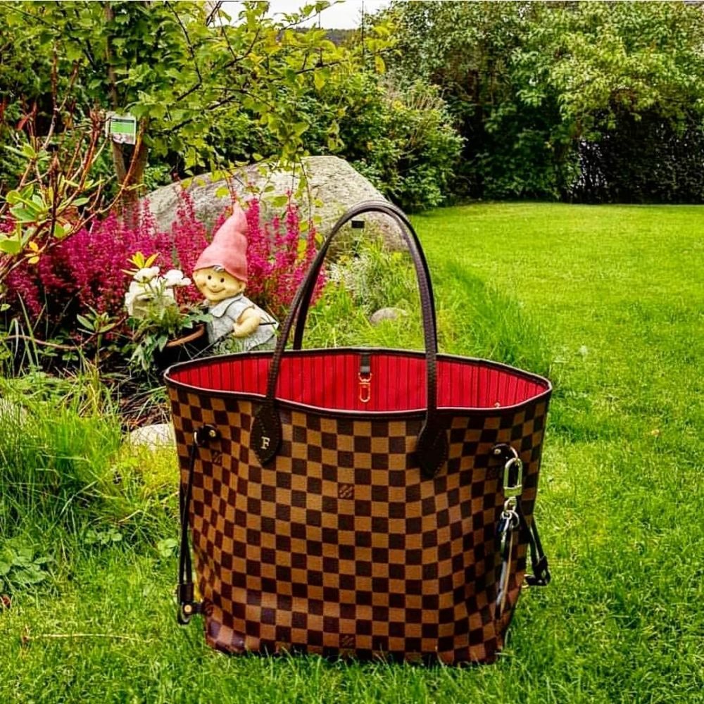 Louis Vuitton- Coffee Red